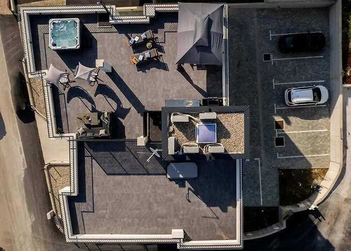 Apartment Skyline Retreat